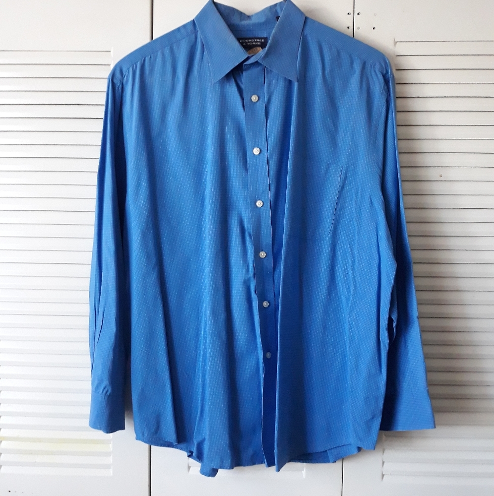Roundtree & Yorke, men's long sleeve shirt. Size XL, color blue.